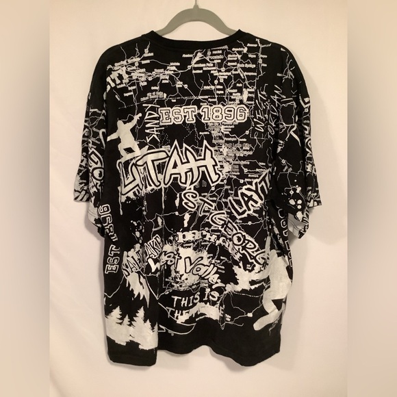 AMERICAN Crown Utah Allover Souvenir Map/City Name Print T-Shirt - Picture 2 of 3